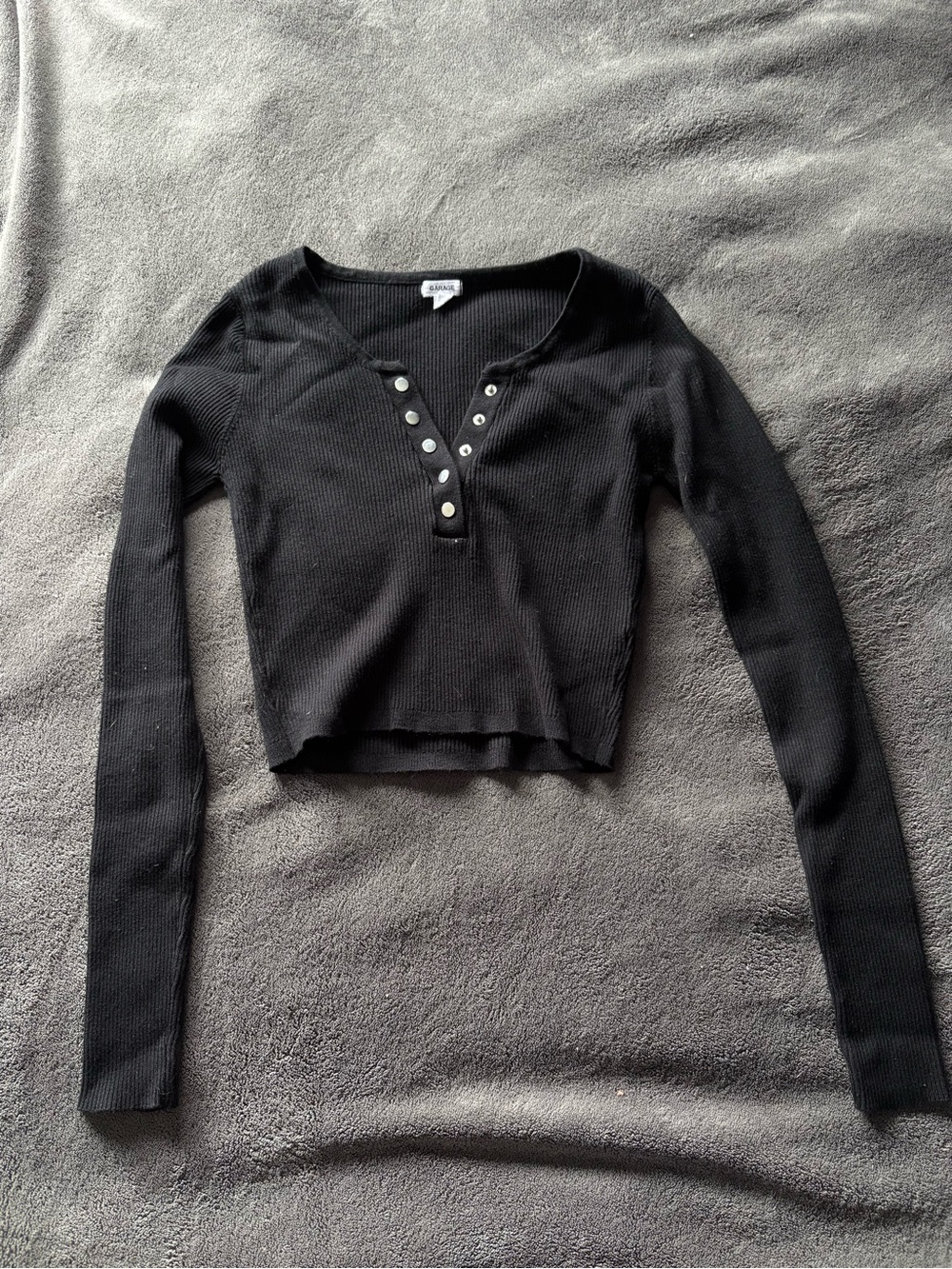 garage - Black Ribbed Snap-Front Long Sleeve Crop Top